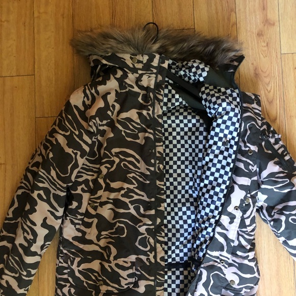Burton camo winter coat super warm and cozy! - Picture 3 of 10